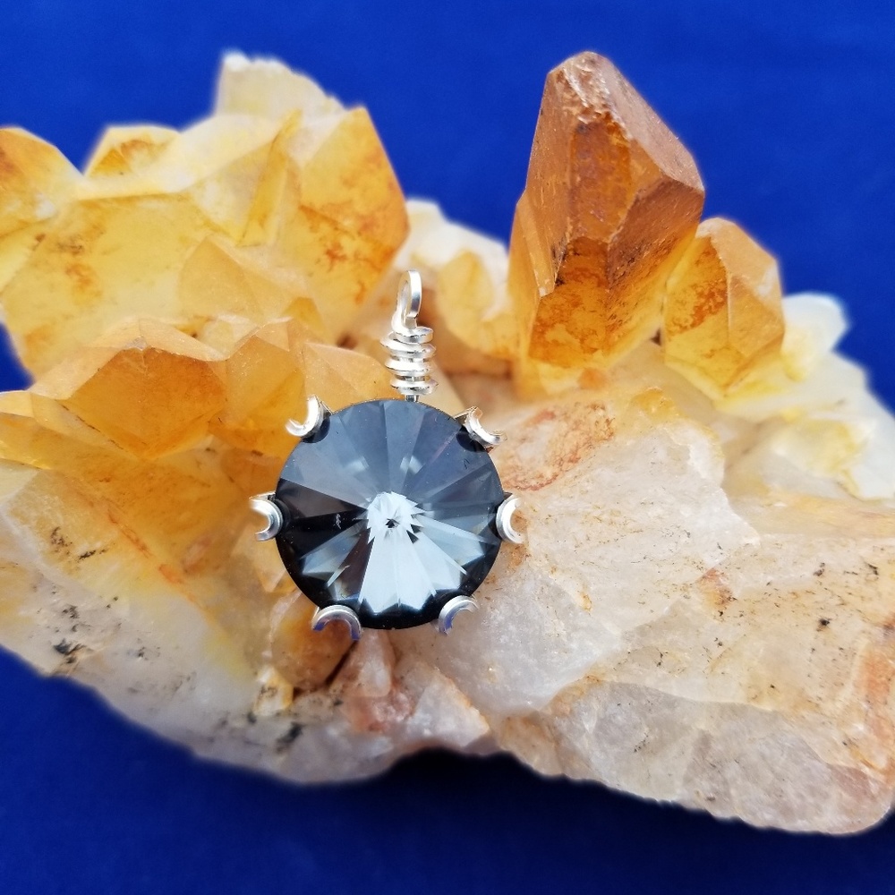 Wire wrapped rivoli pendant